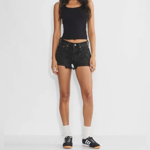 NEW Aritzia Levi's Premium 501 Original Shorts-Size 26-Black-Distressed