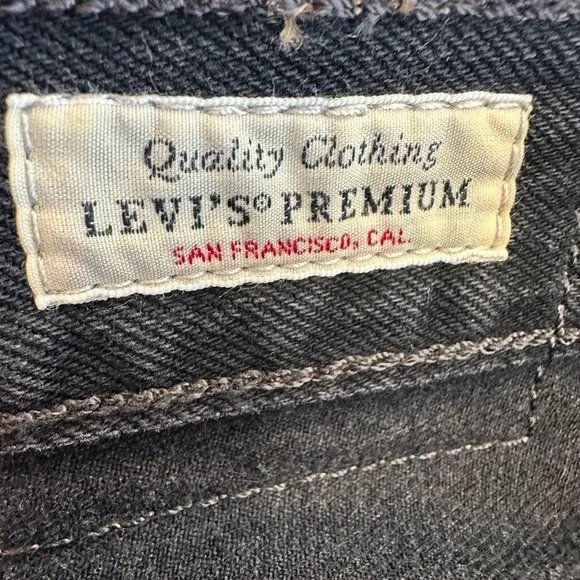 NEW Aritzia Levi's Premium 501 Original Shorts-Size 26-Black-Distressed