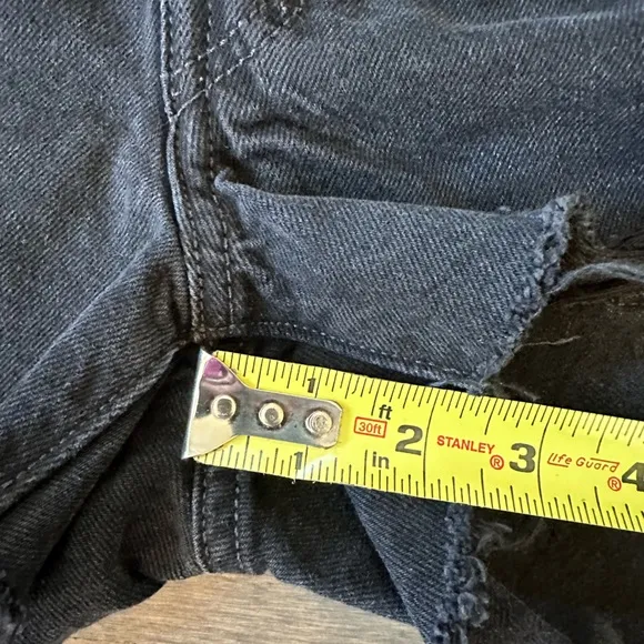 NEW Aritzia Levi's Premium 501 Original Shorts-Size 26-Black-Distressed
