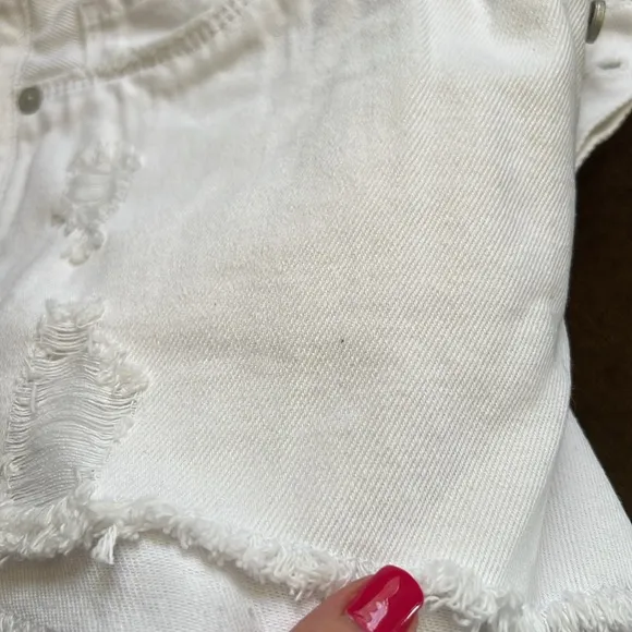 New BLANKNYC Distressed Frayed Hem Shorts Button Fly in White Size 26