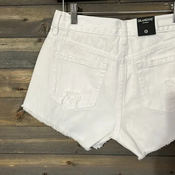 New BLANKNYC Distressed Frayed Hem Shorts Button Fly in White Size 26
