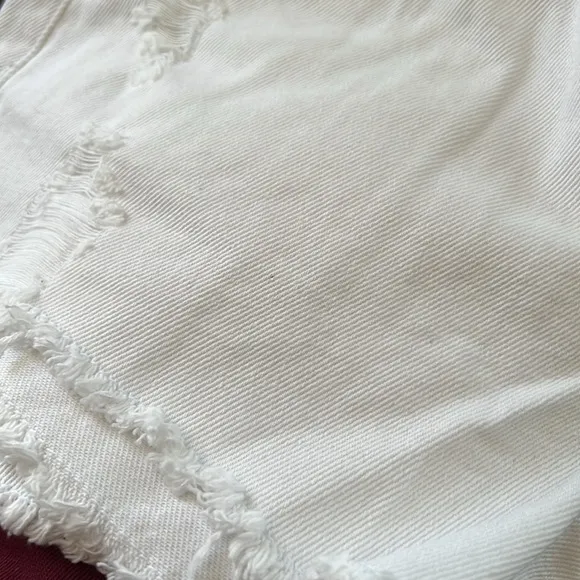 New BLANKNYC Distressed Frayed Hem Shorts Button Fly in White Size 26
