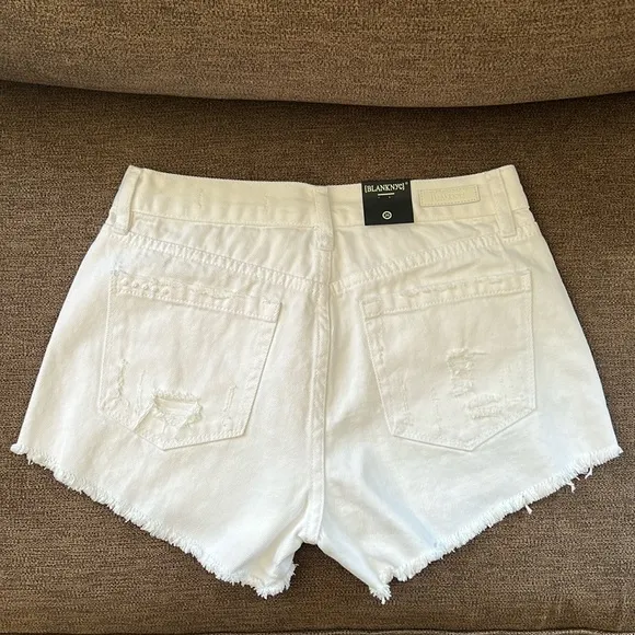 New BLANKNYC Distressed Frayed Hem Shorts Button Fly in White Size 26