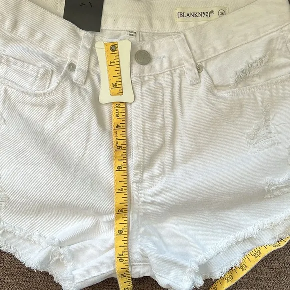 New BLANKNYC Distressed Frayed Hem Shorts Button Fly in White Size 26