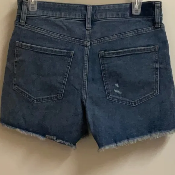 NWT Express ladies boyfriend midi mid-rise denim shorts, size 4