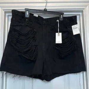 NWT! Good American distressed black jean shorts Sz 15W.