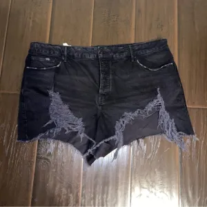 NWT Good American Distressed Black Jean Shorts women’s plus size 18