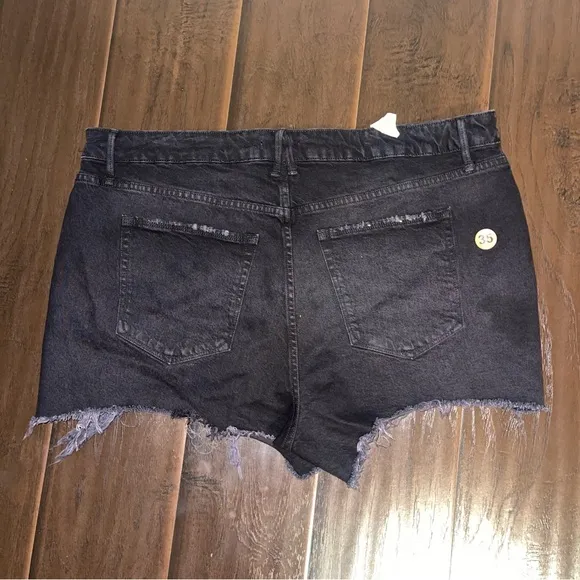 NWT Good American Distressed Black Jean Shorts women’s plus size 18