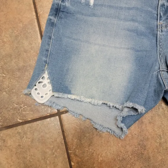 Nwt Judy Blue Shorts mid-rise Distressed light Blue style jb1553
