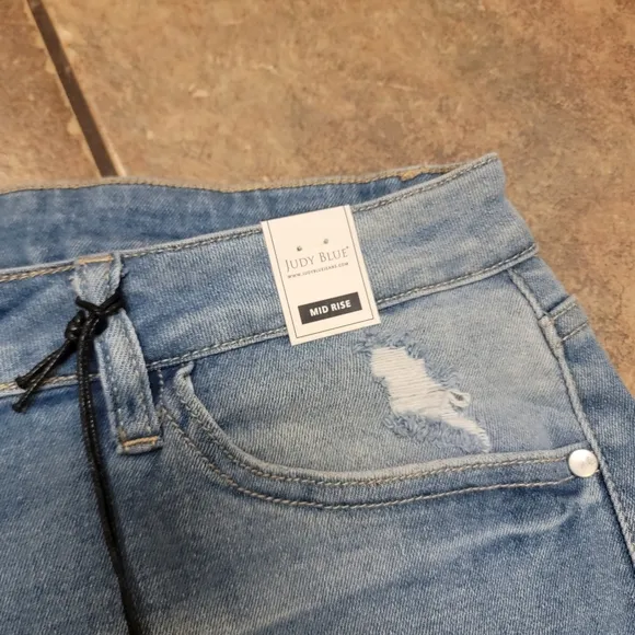 Nwt Judy Blue Shorts mid-rise Distressed light Blue style jb1553