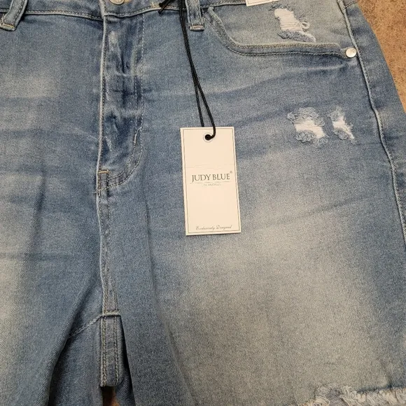 Nwt Judy Blue Shorts mid-rise Distressed light Blue style jb1553