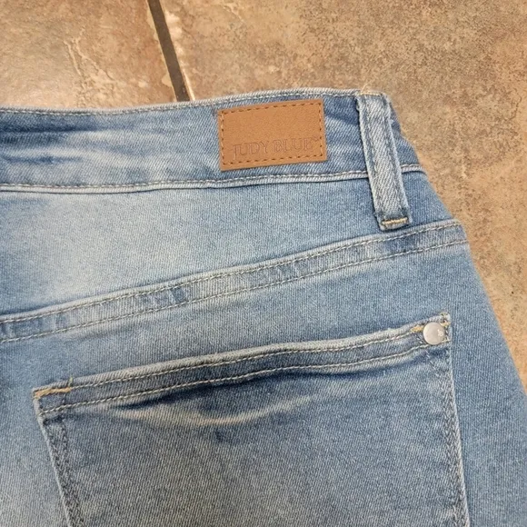 Nwt Judy Blue Shorts mid-rise Distressed light Blue style jb1553