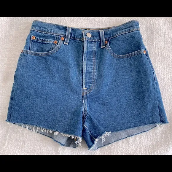 NWT Levi’s Ribcage Denim Jean Shorts