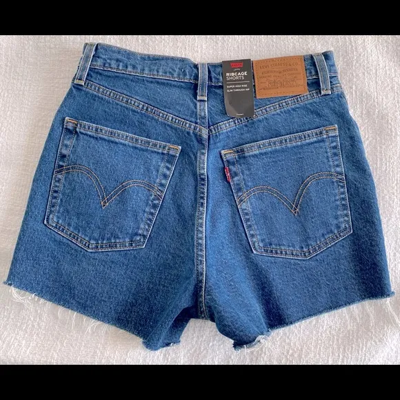 NWT Levi’s Ribcage Denim Jean Shorts