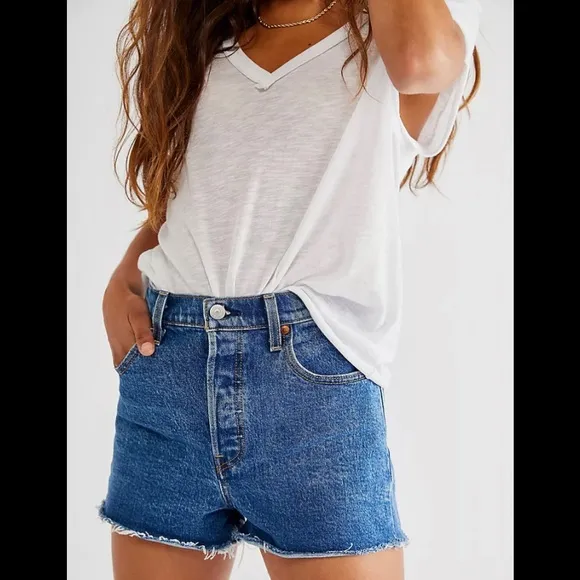 NWT Levi’s Ribcage Denim Jean Shorts