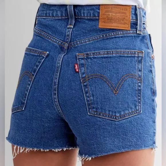 NWT Levi’s Ribcage Denim Jean Shorts