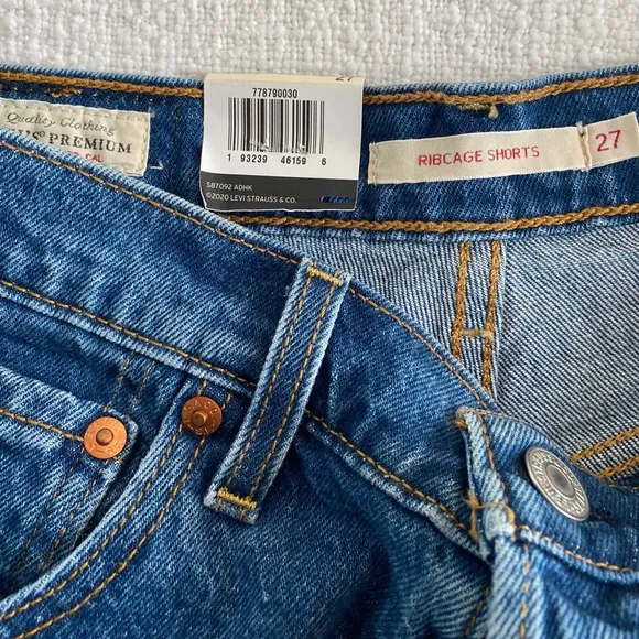 NWT Levi’s Ribcage Denim Jean Shorts