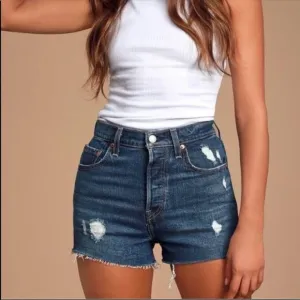 NWT Levi’s Ribcage Distressed Cut Off Denim Shorts Size 25