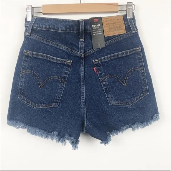 NWT Levi’s Ribcage Distressed Cut Off Denim Shorts Size 25