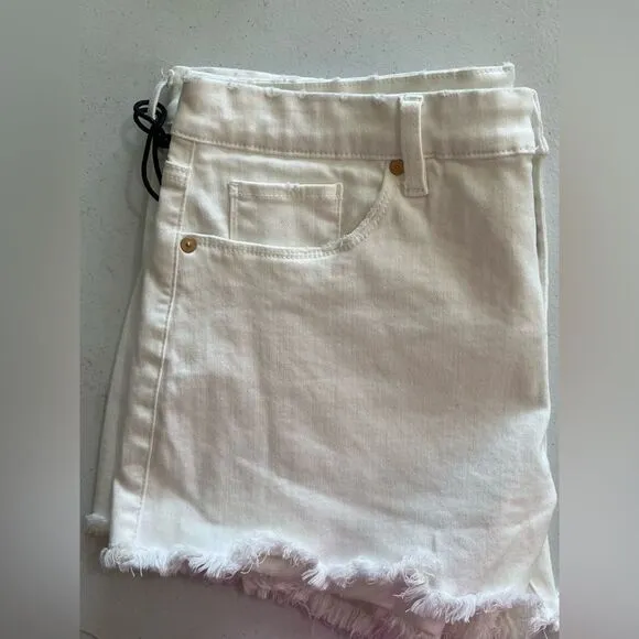 NWT Women’s Blank NYC Little Queenie White Shorts Size 32 #223