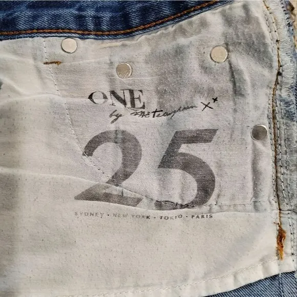 One by One Teaspoon Charters Shorts Size 25