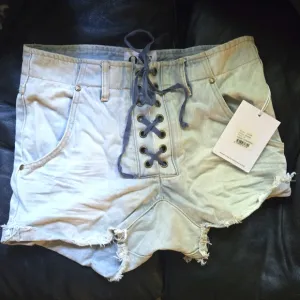 One Teaspoon jean shorts corset front tie drop crotch skinny leg mid length sz26