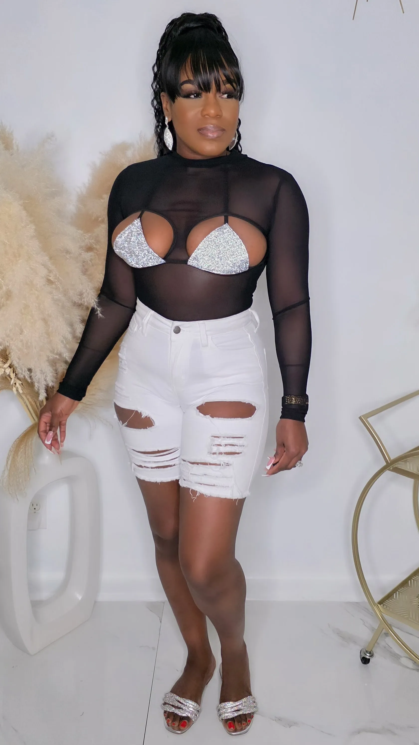 THE SECRET IS OUT SHORTS - WHITE