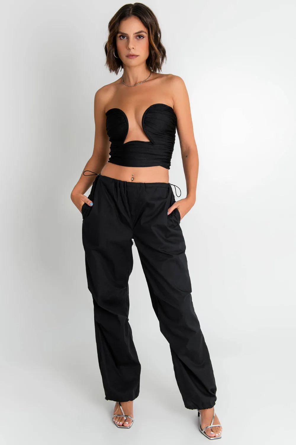 Top tubo plisado escote corazón con cut out
