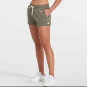 Vuori Halo Performance Shorts Size Large Green Pill On Stretchy Waistband