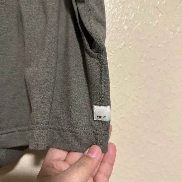 Vuori Halo Performance Shorts Size Large Green Pill On Stretchy Waistband