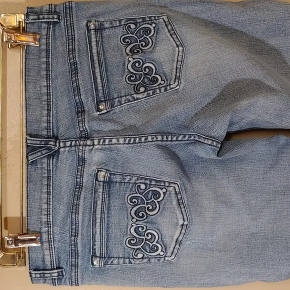 White House Black Market Noir Pedal Pusher Jean Shorts 4