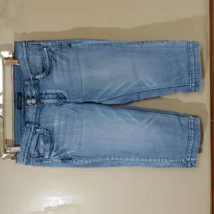 White House Black Market Noir Pedal Pusher Jean Shorts 4