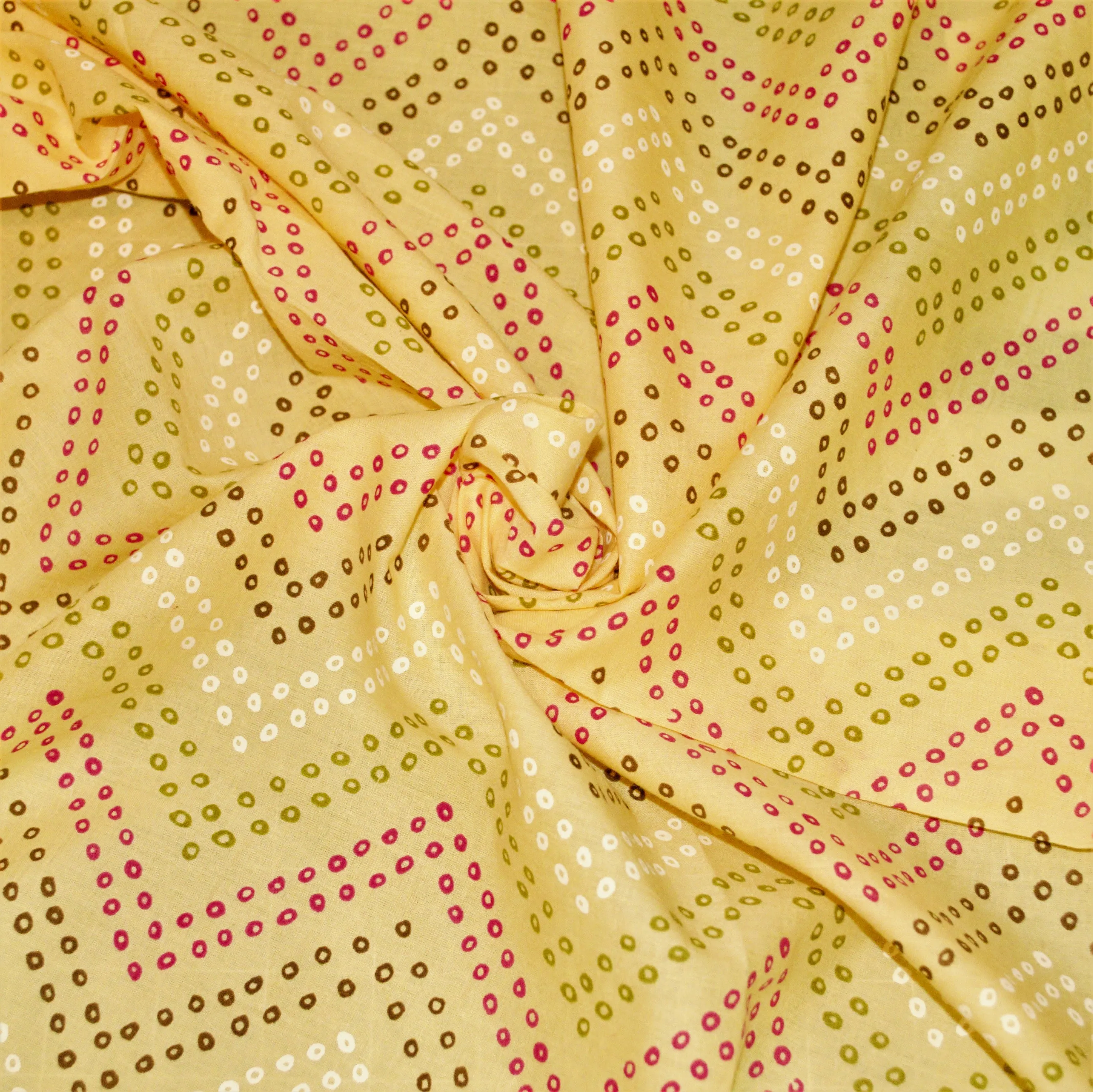Zig-zag Dots on Yellow